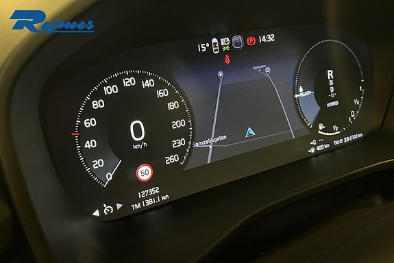 Volvo XC40 6 of 17