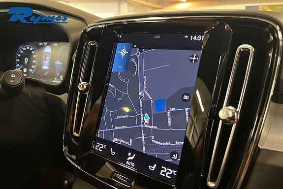 Volvo XC40 5 of 17