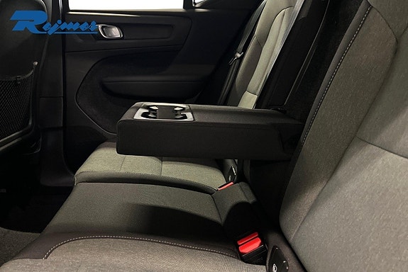 Volvo XC40 16 of 17