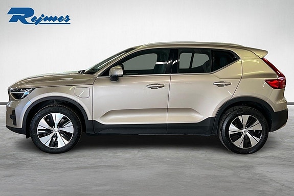 Volvo XC40 10 of 17