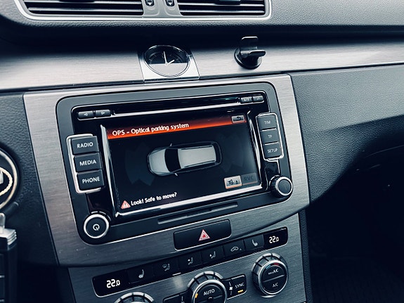 Volkswagen Passat 17 of 24