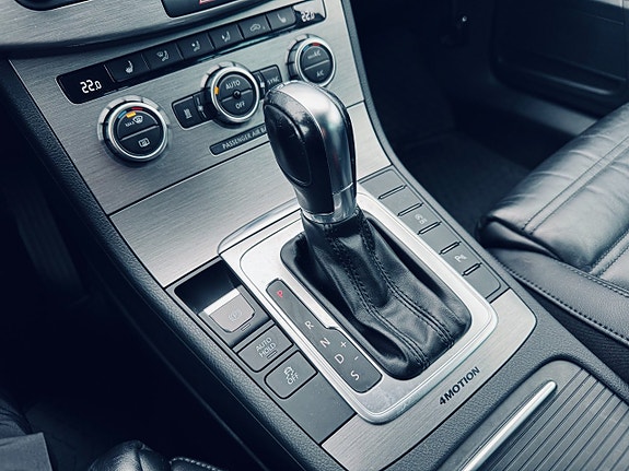Volkswagen Passat 15 of 24