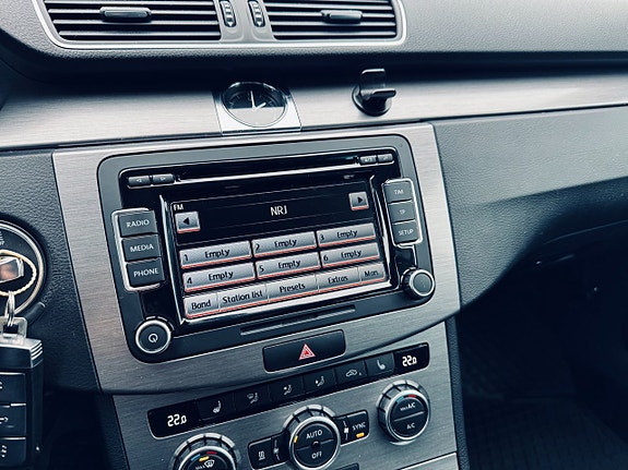 Volkswagen Passat 19 of 24
