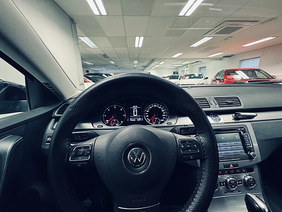Volkswagen Passat 12 of 24