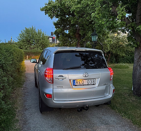 Toyota RAV4 3 of 10