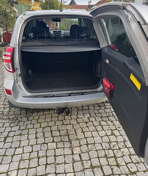 Toyota RAV4 4 of 10
