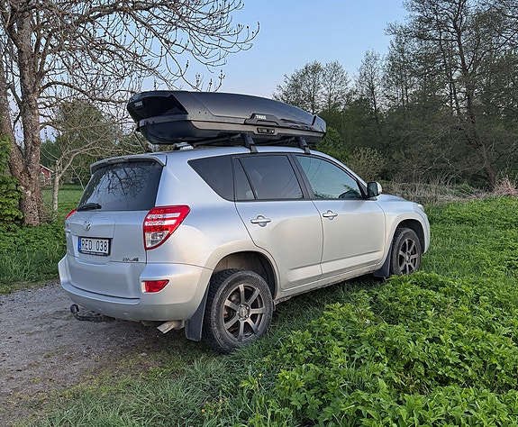 Toyota RAV4 2 of 10