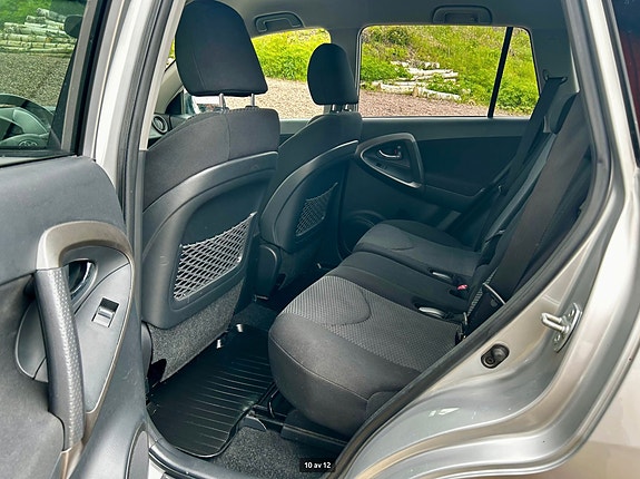 Toyota RAV4 7 of 10