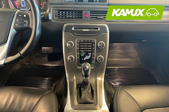 Volvo XC70 11 of 26