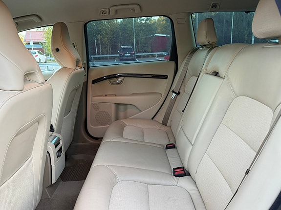 Volvo V70 8 of 9
