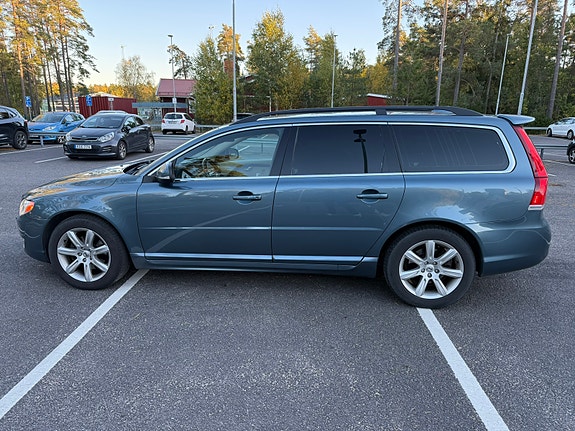 Volvo V70 7 of 9