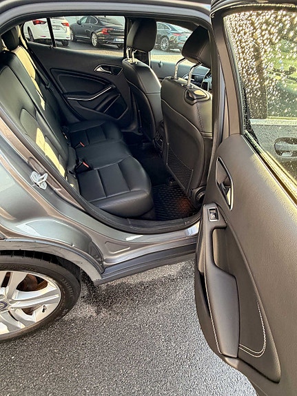 Mercedes-Benz GLA 220 7 of 15