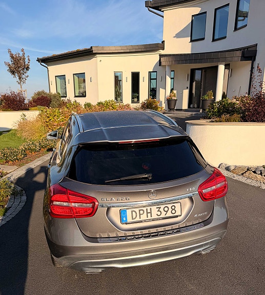 Mercedes-Benz GLA 220 12 of 15