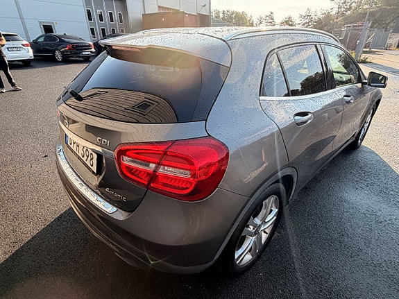 Mercedes-Benz GLA 220 11 of 15