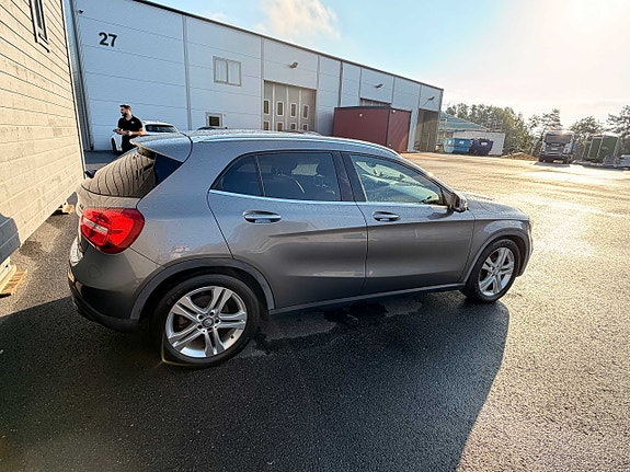 Mercedes-Benz GLA 220 10 of 15
