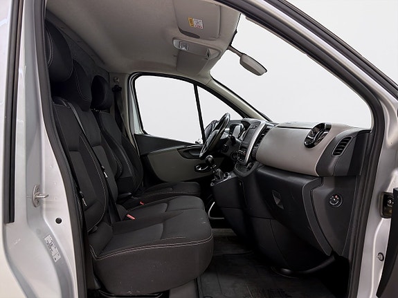 Nissan NV300 17 of 17