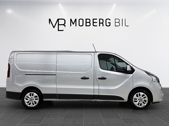 Nissan NV300 5 of 17