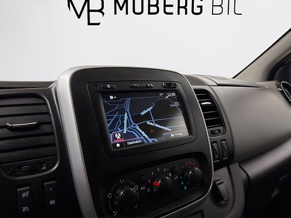 Nissan NV300 13 of 17