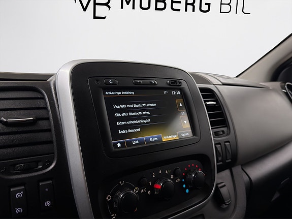 Nissan NV300 15 of 17
