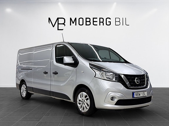 Nissan NV300 4 of 17