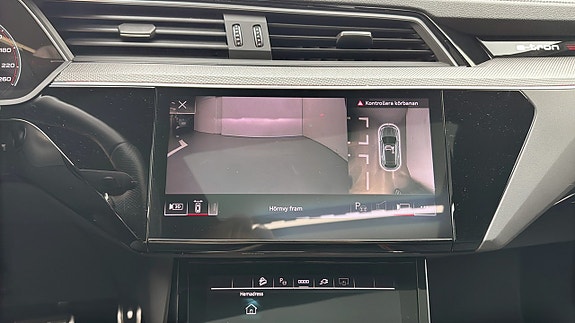 Audi Q8 e-tron 11 of 24