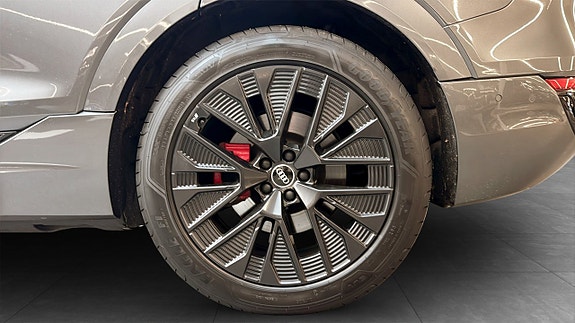Audi Q8 e-tron 7 of 24