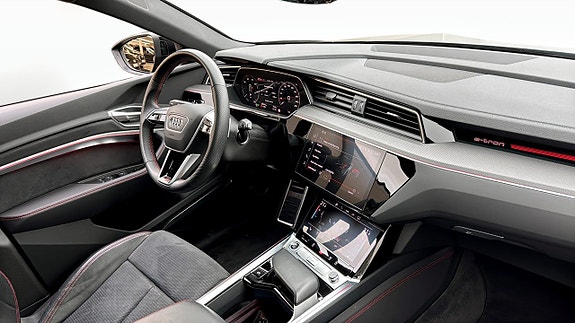 Audi Q8 e-tron 13 of 24