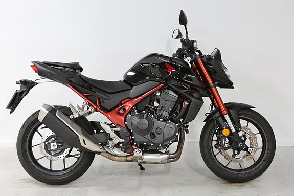 Honda CB 750 Hornet 2 of 8