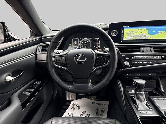 Lexus ES300h 9 of 16