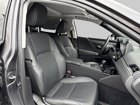Lexus ES300h 6 of 16