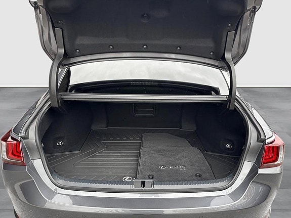 Lexus ES300h 10 of 16