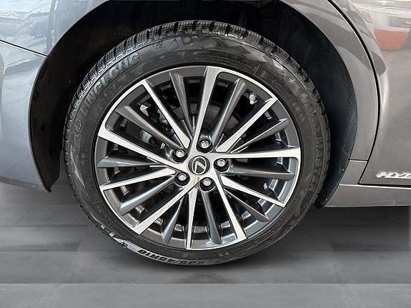 Lexus ES300h 11 of 16