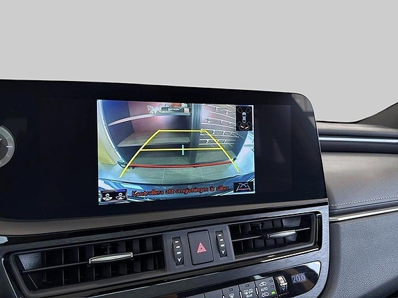 Lexus ES300h 13 of 16