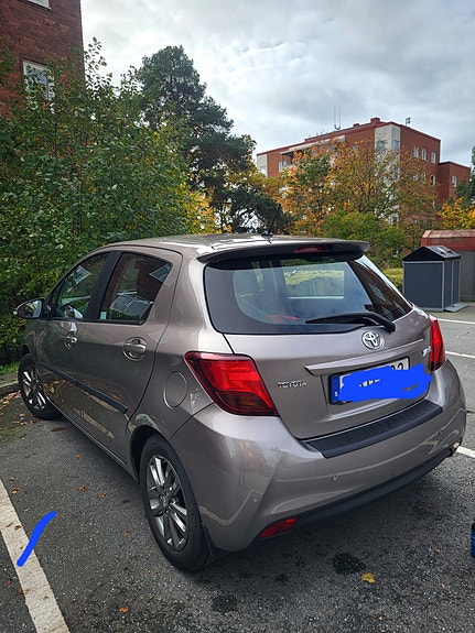 Toyota Yaris 2 of 5
