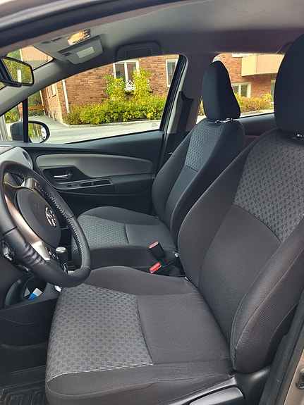 Toyota Yaris 4 of 5