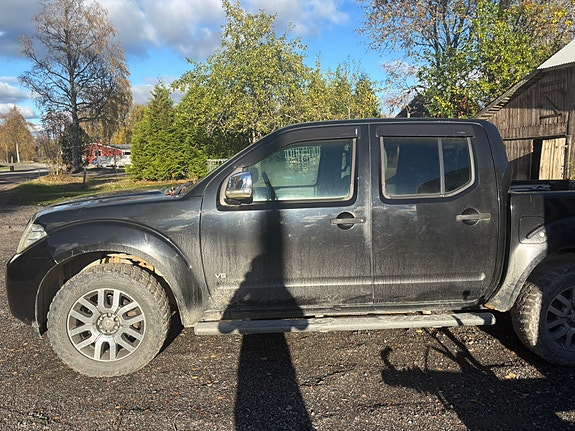 Nissan Navara 2 of 8