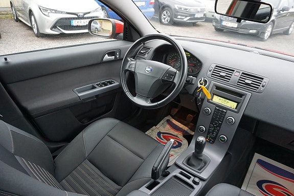 Volvo S40 5 of 6