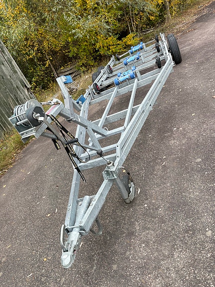 BB3500R båttrailer 3500 kg för båt upp till 8,8 m
