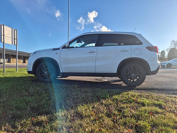 Suzuki Vitara 2 of 5