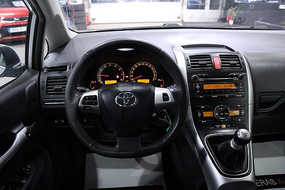 Toyota Auris 11 of 27