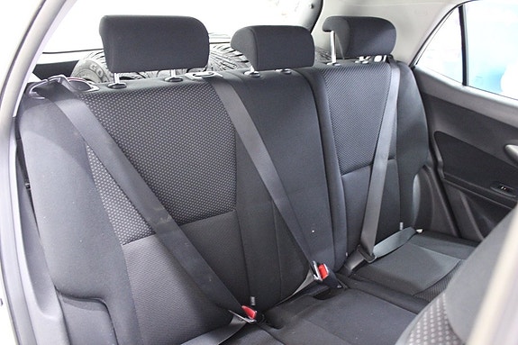 Toyota Auris 18 of 27