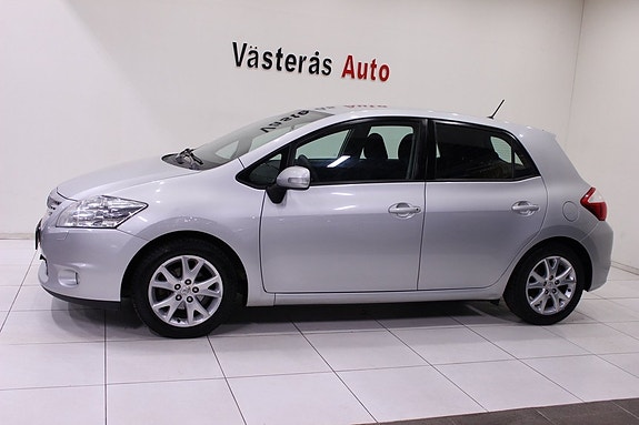 Toyota Auris 5 of 27