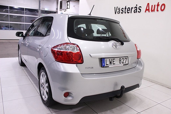 Toyota Auris 6 of 27