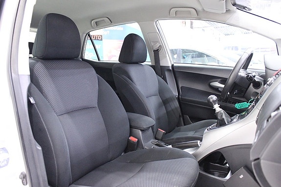 Toyota Auris 16 of 27