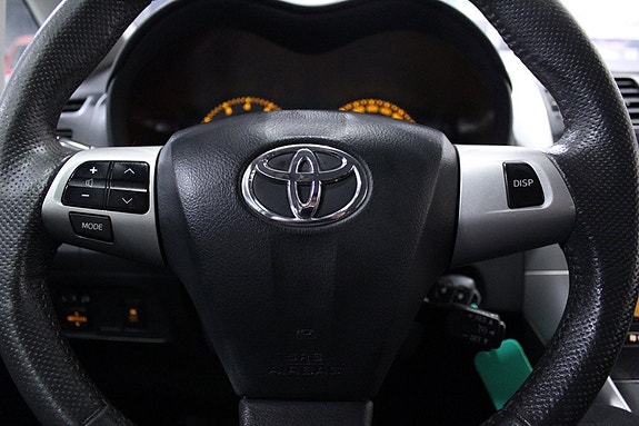 Toyota Auris 22 of 27