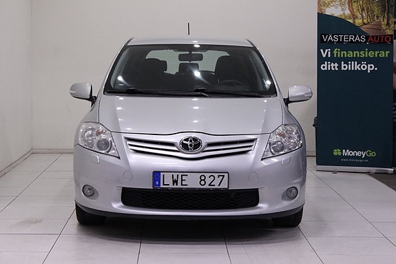 Toyota Auris 3 of 27