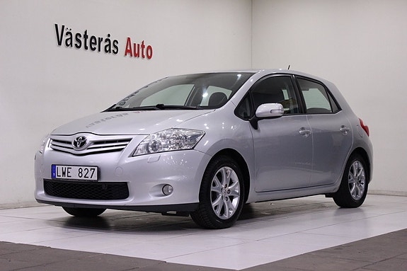 Toyota Auris 2 of 27