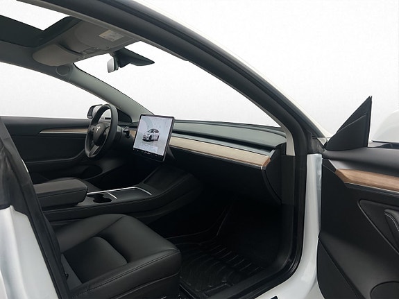 Tesla Model 3 12 of 30