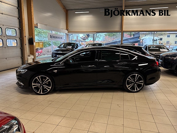 Opel Insignia 2 of 15