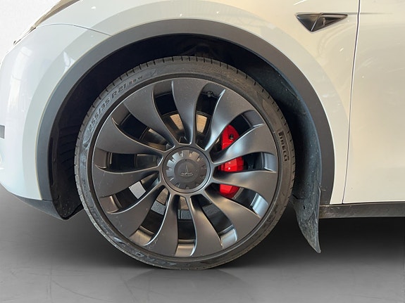 Tesla Model Y 23 of 23